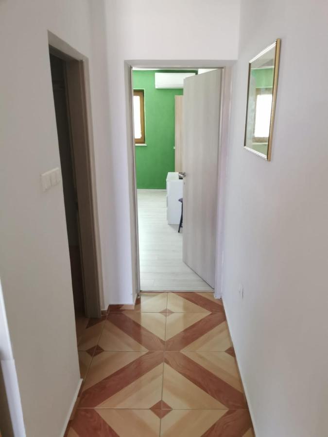 Guarda Alla Vita Njivice Exterior foto
