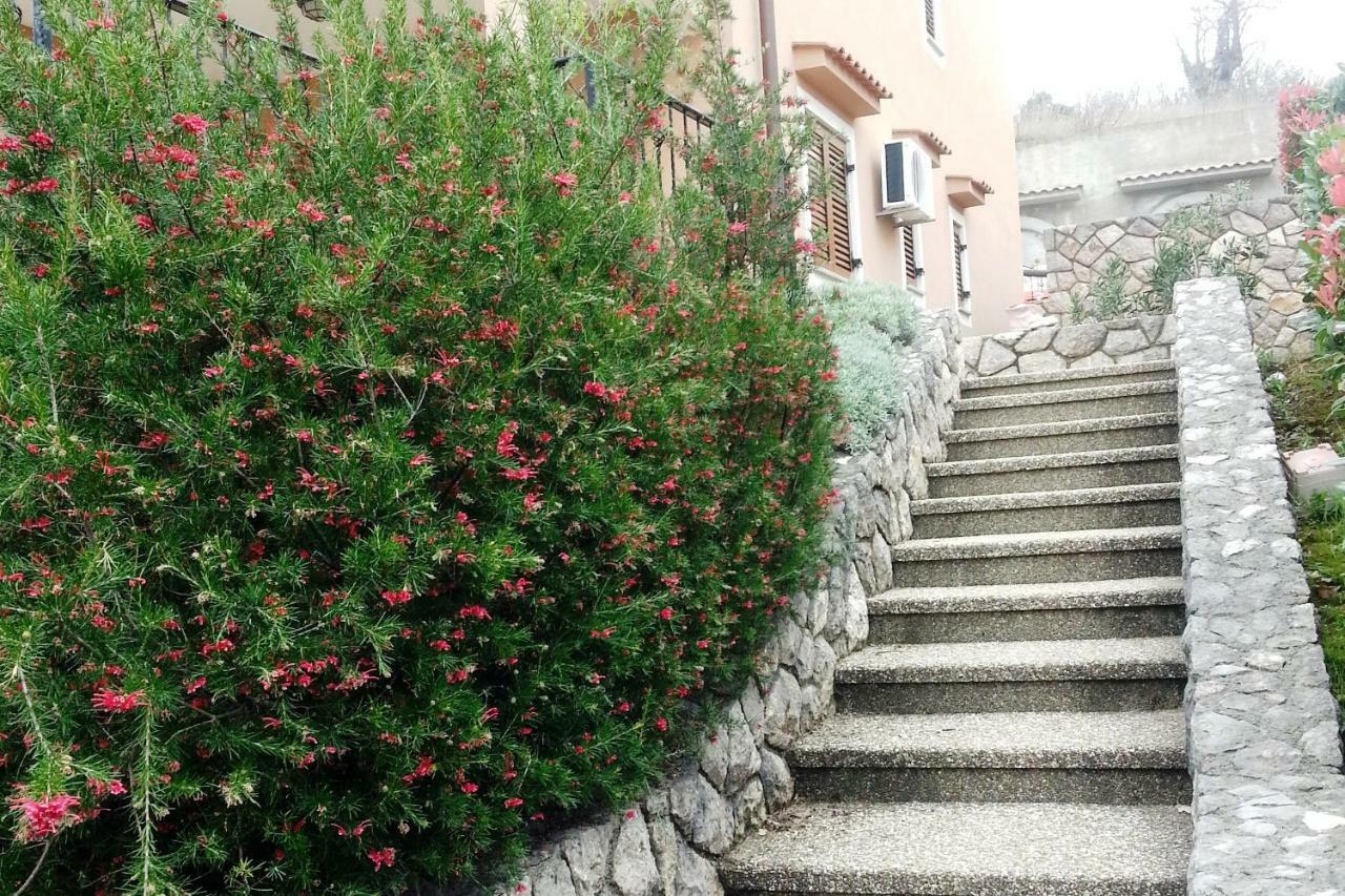 Guarda Alla Vita Njivice Exterior foto